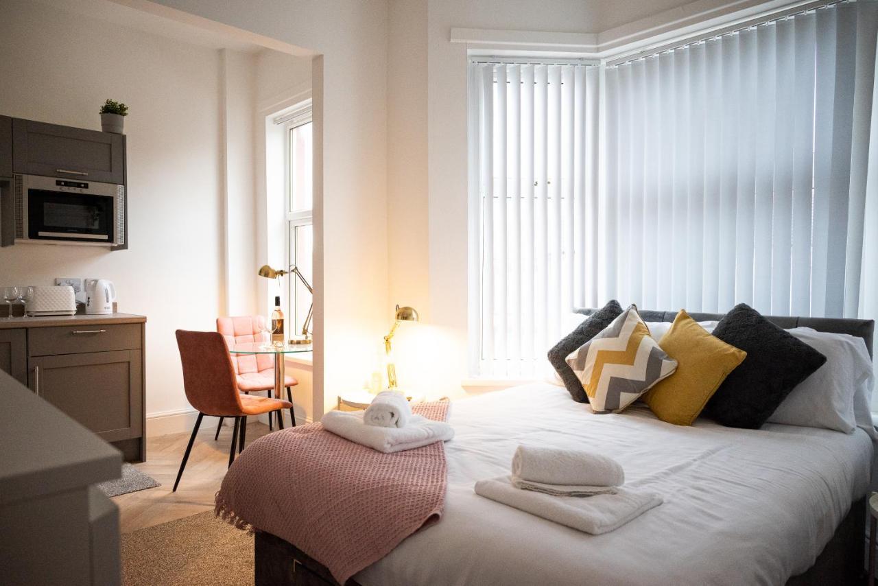 Elmo River Studios - 6 En-Suites In Wallasey - Easy Parking - Short And Long Stays Welcome エクステリア 写真