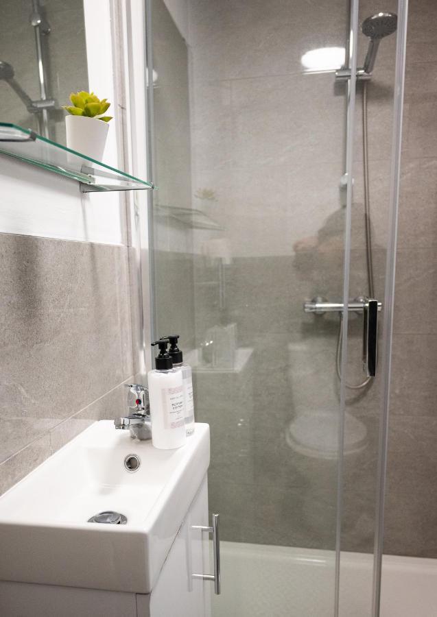 Elmo River Studios - 6 En-Suites In Wallasey - Easy Parking - Short And Long Stays Welcome エクステリア 写真
